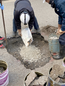 道路陥没箇所の復旧