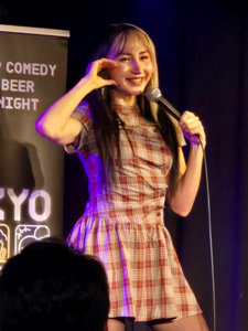 ユリエ・コリンズさん スタンダップコメディ