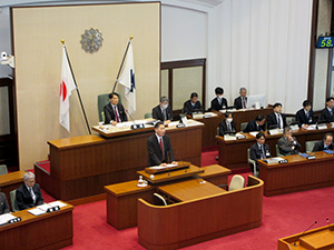 県議会一般質問で登壇
